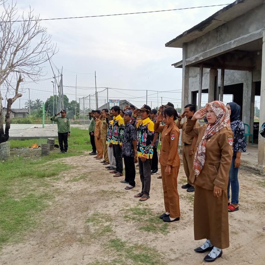 Upacara Pagi Senin Aparatur dan BPD Desa Sumber Makmur 