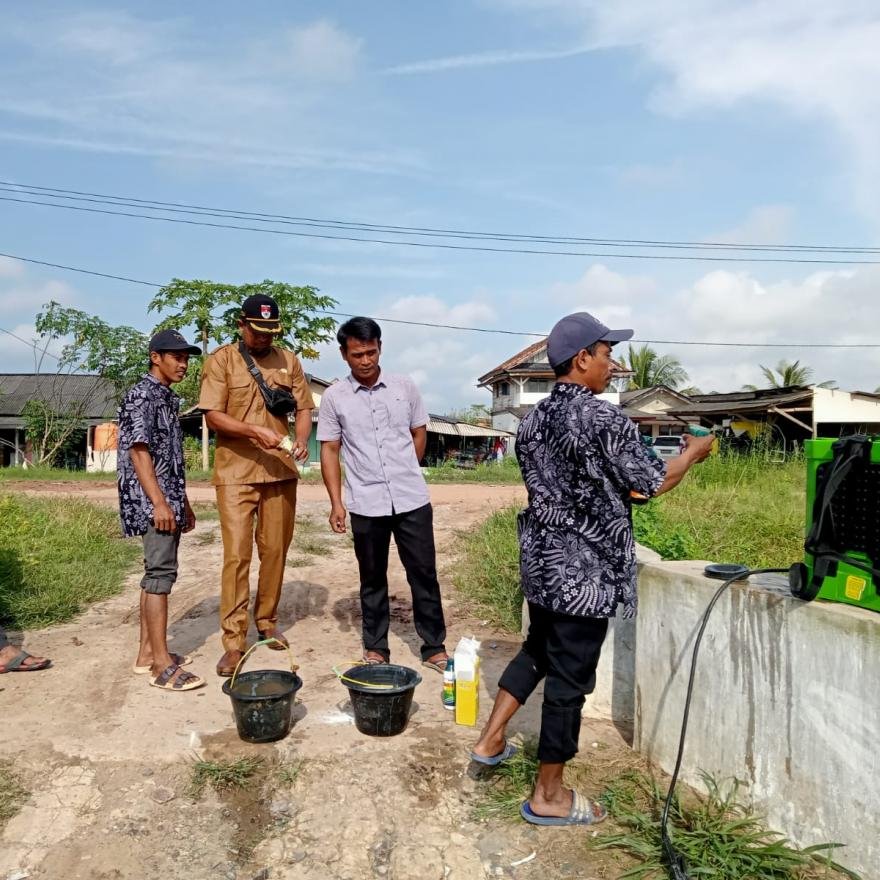 Bersih Senin Balai Desa Sumber Makmur 