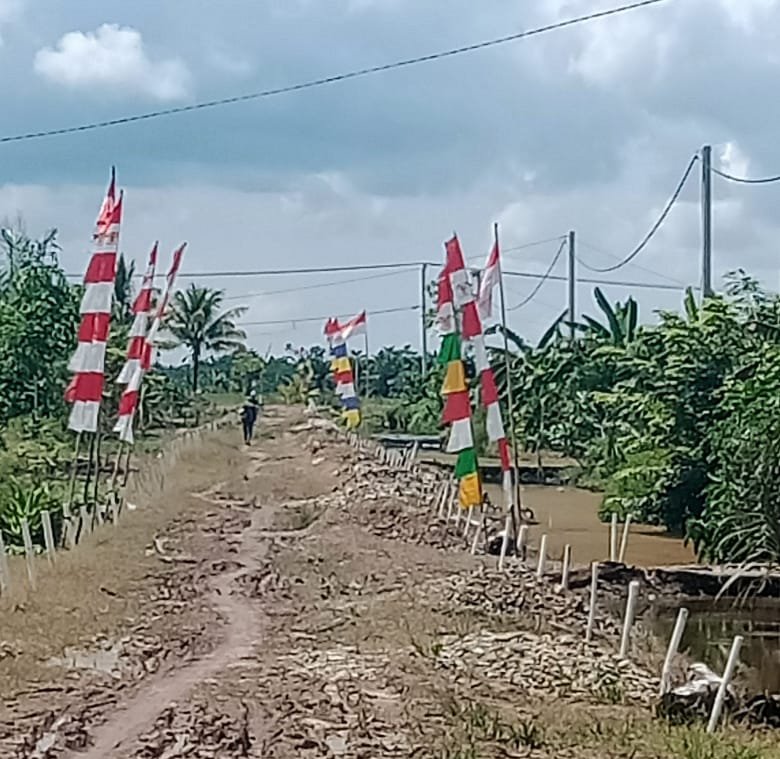 Gotong Royong Masyarakat Desa Sumber Makmur Jalur 6B