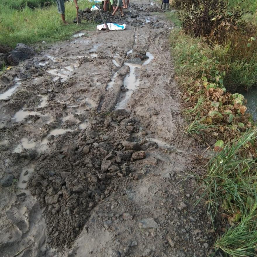 Semangat Bergotong Royong Masyarakat Sumber Makmur 